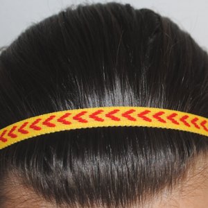 Bandeau cheveux jaune chevron rouge